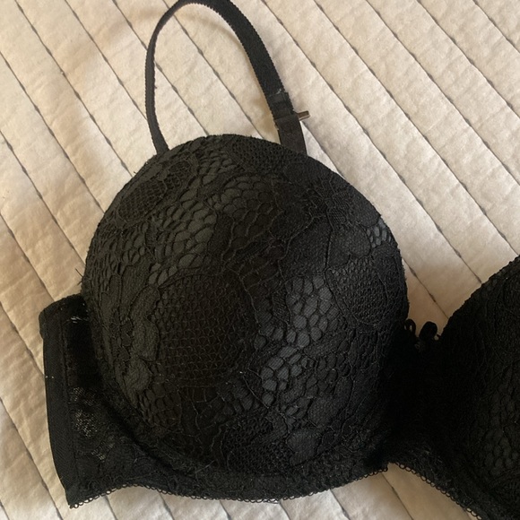 TAHARI 38C black wired padded cup bra in great barely worn preowned condition - Picture 3 of 16